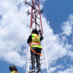 Trainees mounting radios on a mast